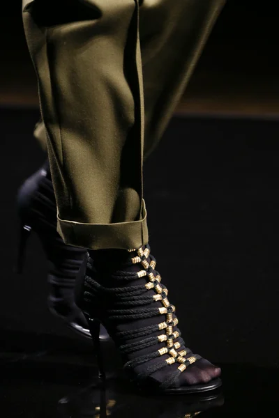 Look 10